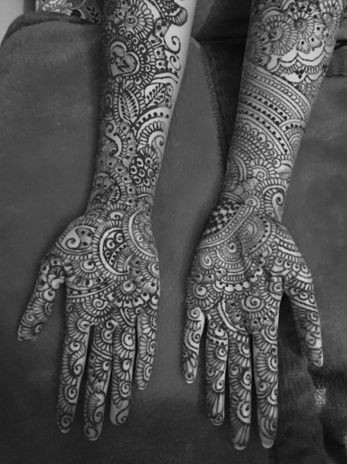 kitaab-e-dil:My bridal mehndi for my wedding tomorrow, 21/07/2015. Prayers this way please.