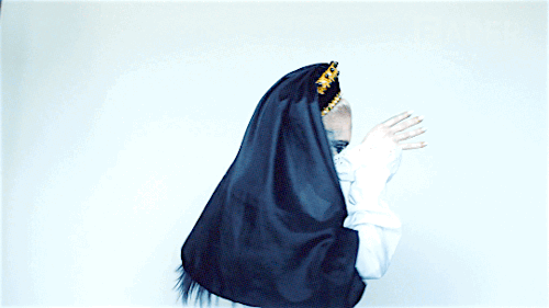 ipodmini:  Grimes for FADER