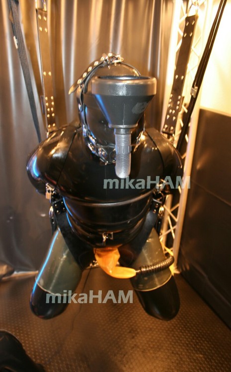 lockedinrubber:  Some enema play with mikaham, boundrubberboi and -rbbrboy-, theory and practical solution :-)  