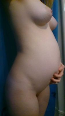 randompornandincest:  txt: hey bro … turns out I’m pregnant. wanna come over and fuck me without a condom?  Oh yes !!