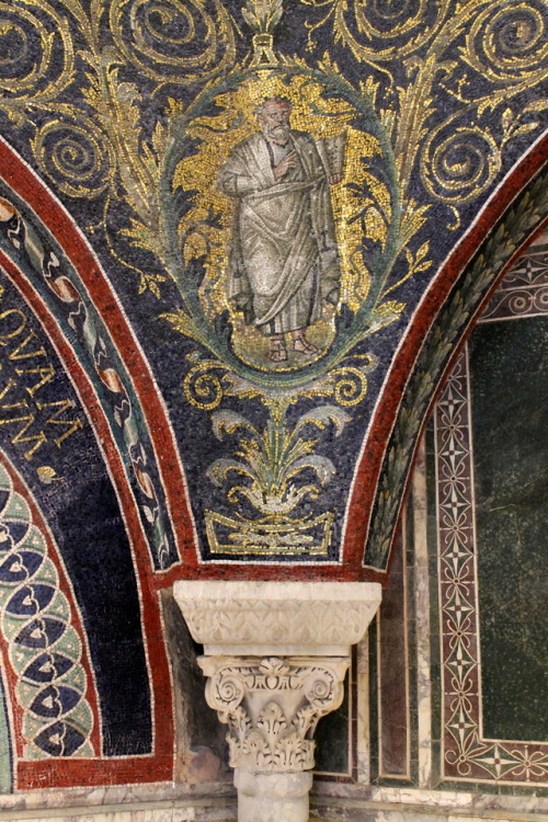 echiromani:Ravenna’s Neonian Baptistry.