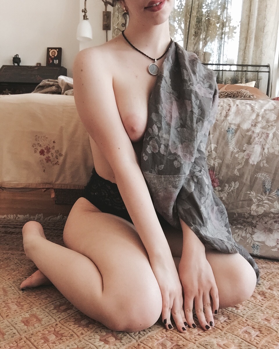 fruit-bat-charlotte:🌷Coy 🌷