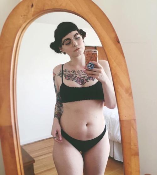 ceresleigh: lovely & tubbly in my @julieklingerie set I REALLY want to change my hair. Any sugge