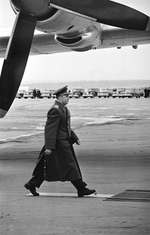 sovietpostcards:Yuri Gagarin arrives to Vnukovo airport in Moscow, two days after his historic fligh