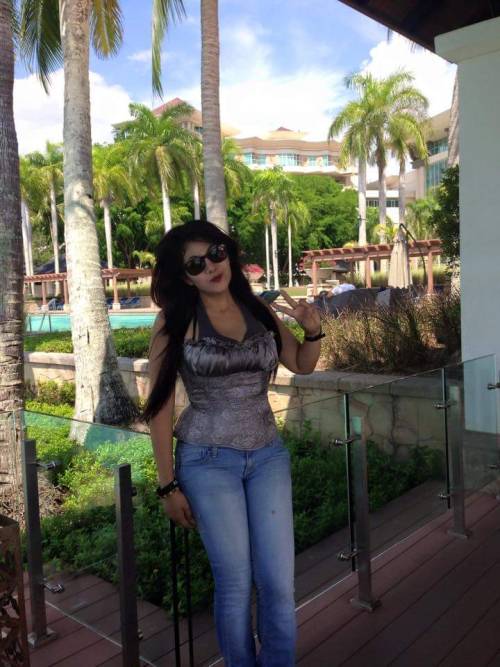 ellyzya: hellobaby3: sexganas: Sapa nak berkenalan dgn janda MILF ni? Seronok borak sex dgn MILF ni.