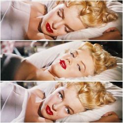 matchint0water:  alyissabelle:  dream-and-be-reckless:  zjessy18:  69shadesofgray: Did you know she had two miscarriages? Click here to find out 15 others things you probably didn’t know about Marilyn Monroe.  I love Marilyn Monroe..To everyone she