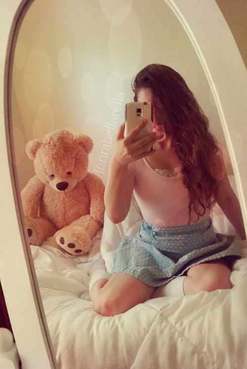 jennibellarella:  🙈Peek-a-boo Daddy 🎀  