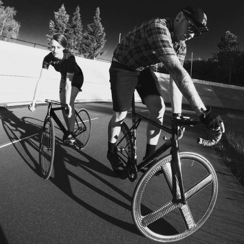 fixiegirls:Repost from @_kati_mee_ stand up again!! @martin_onewayfixed #onewayfixed #trackstand #fi