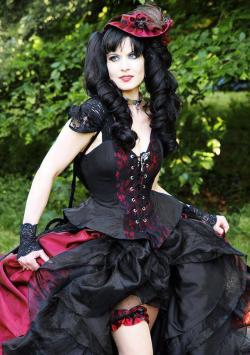 victorian-goth:  Victorian goth  http://victorian-goth.tumblr.com/