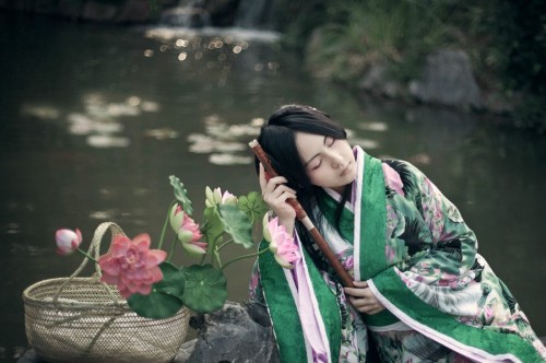 ziseviolet:Hanfu (han chinese clothing) photoset via 老妖_Choco