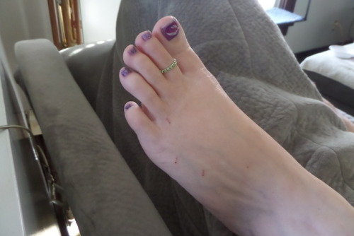 toerings-cutefeet:  sexy closeup Thanks for the submission