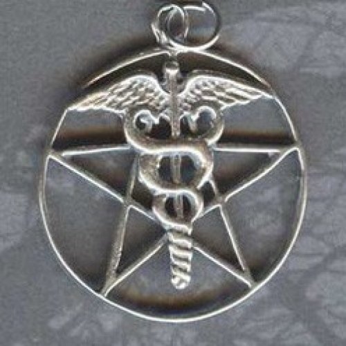 wiccainvocation:  aladrisascauldron:  Examples if pentacle necklaces  www.wiccainvocation.com