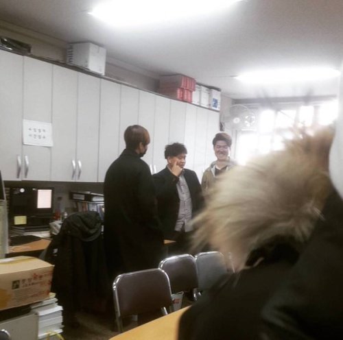 porcupine315:160304 Taehyung went back to visit his highschool today!!! He looks so happy and cute a