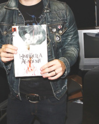  Gerard’s wedding ring → inspired by this 
