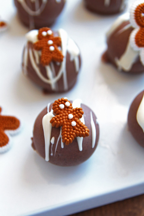 confectionerybliss:Gingerbread OREO Cookie Balls | Leelalicious 