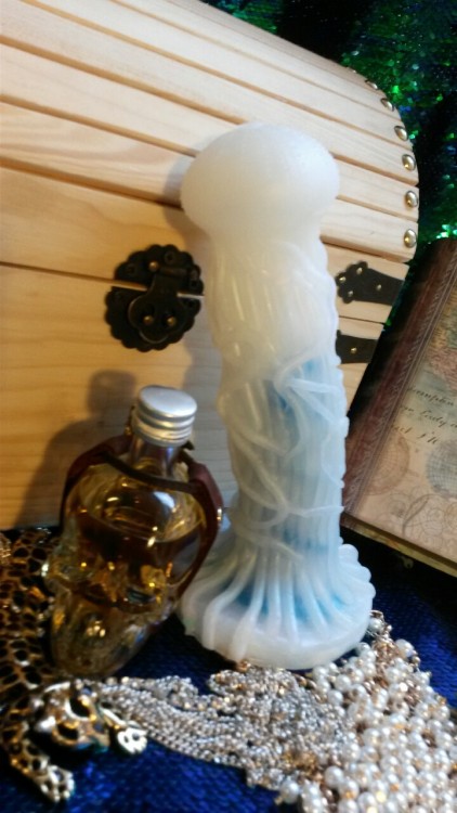 tailsnportholes:Custom jellyfish in opal!