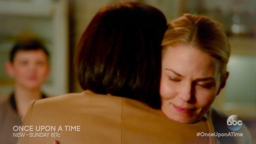 outswanqueen: SwanQueen EngagementA better version of the very First Swan Hug! Here ya go, Swen.