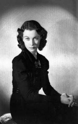 wehadfacesthen:  Vivien Leigh, 1938, photo