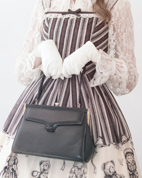 Had some coffee with other frilly ladies &lt;3Hair accessory: Victorian MaidenBlouse: VintageDress: 