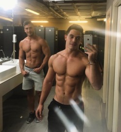  Click Here For Hunks On Cam Video 