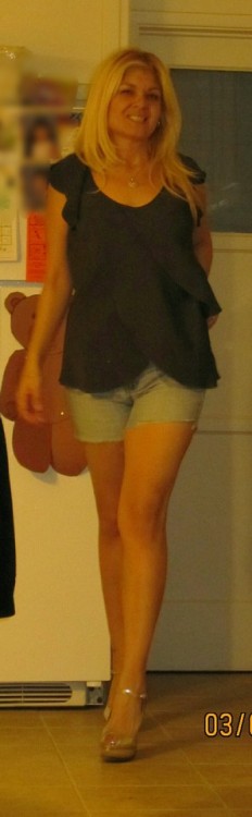 bad-wifeys-legs:Bad Wifeys Legs Gorgeous!