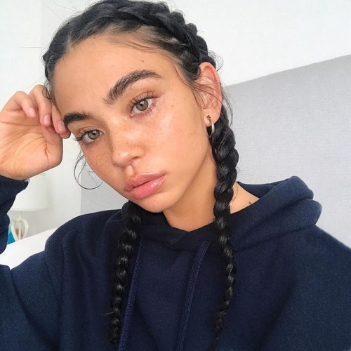 vogueistic:  Instagram: @christinanadin   other blog (hunqrey) / uploads blog (hunqreyish) | icons b