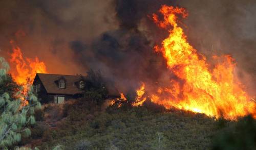 micdotcom:Horrifying photos show the California wildfires forcing 12,000 people to evacuateIt may lo