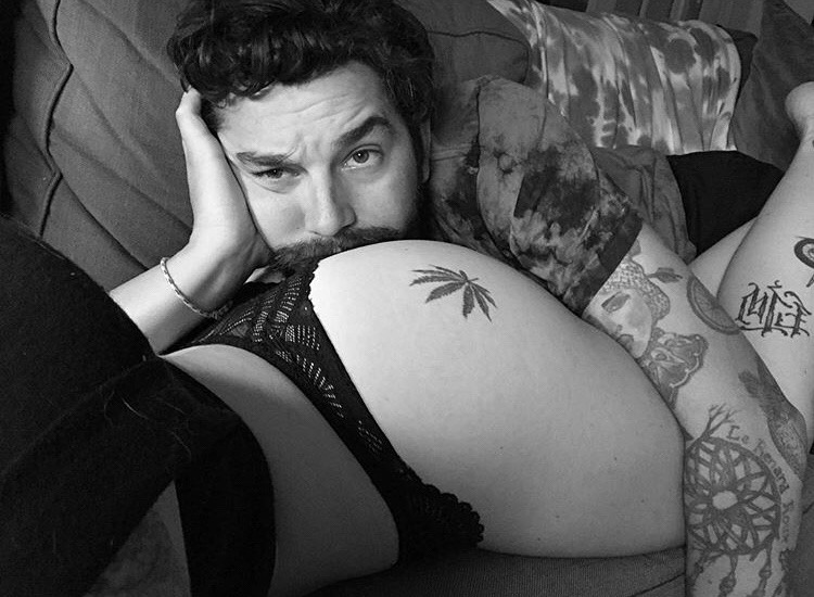 lickdacake:  snapchat: hellzbabya