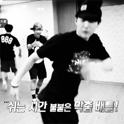 kimnamboobs:if you look to your right you'll see a pack of wild hooligans