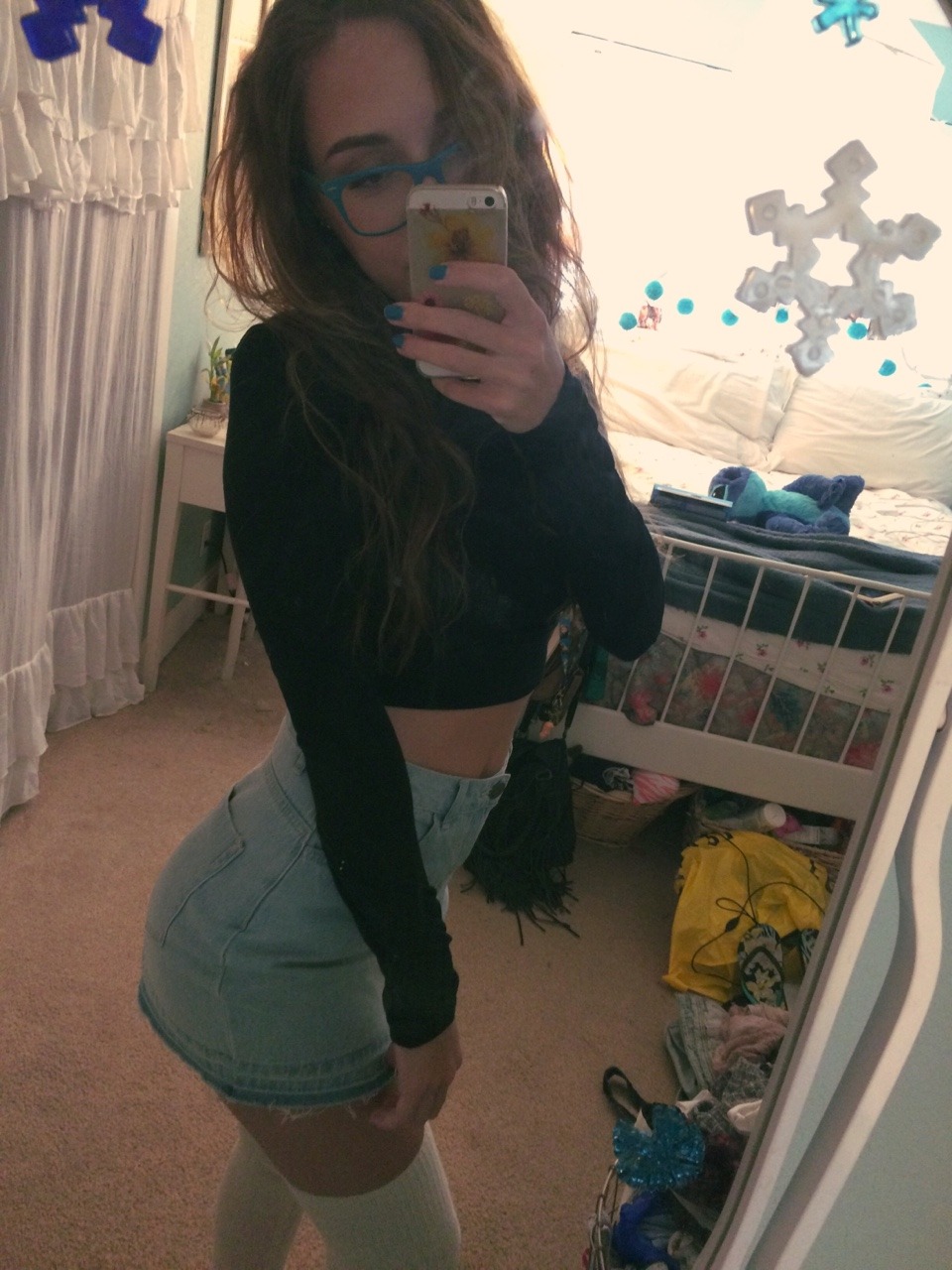 the-perks-of-eating-pussy:  baleinee:  sexy librarian look is the way to go  ❤️