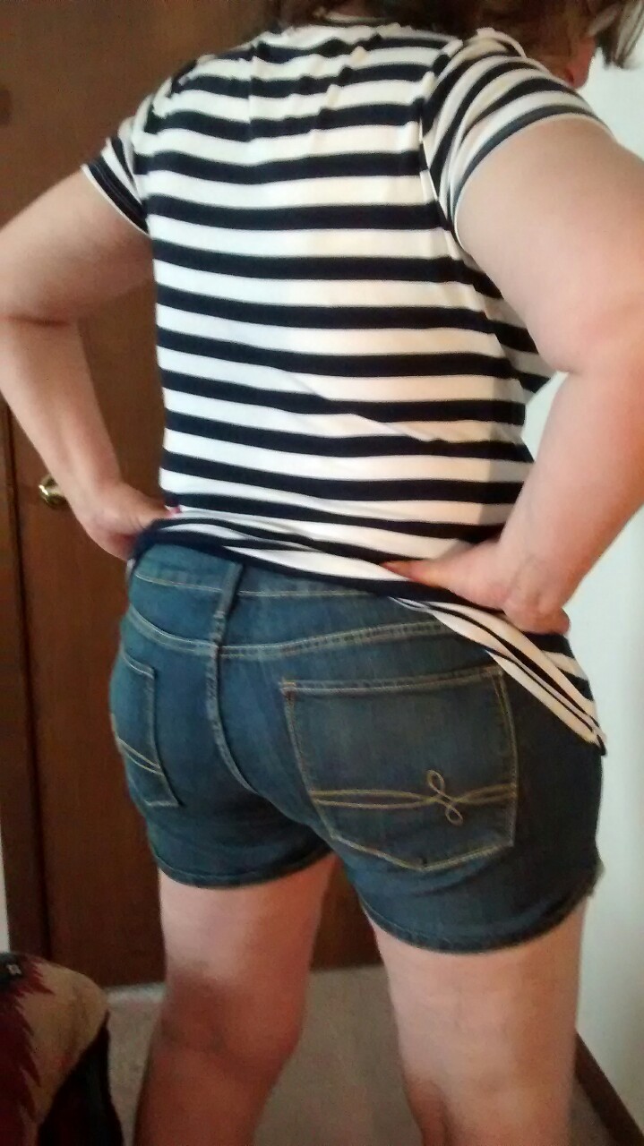 mywifeawsomebutt:  My wifeâ€™s new spring outfit and subsequent react from me.