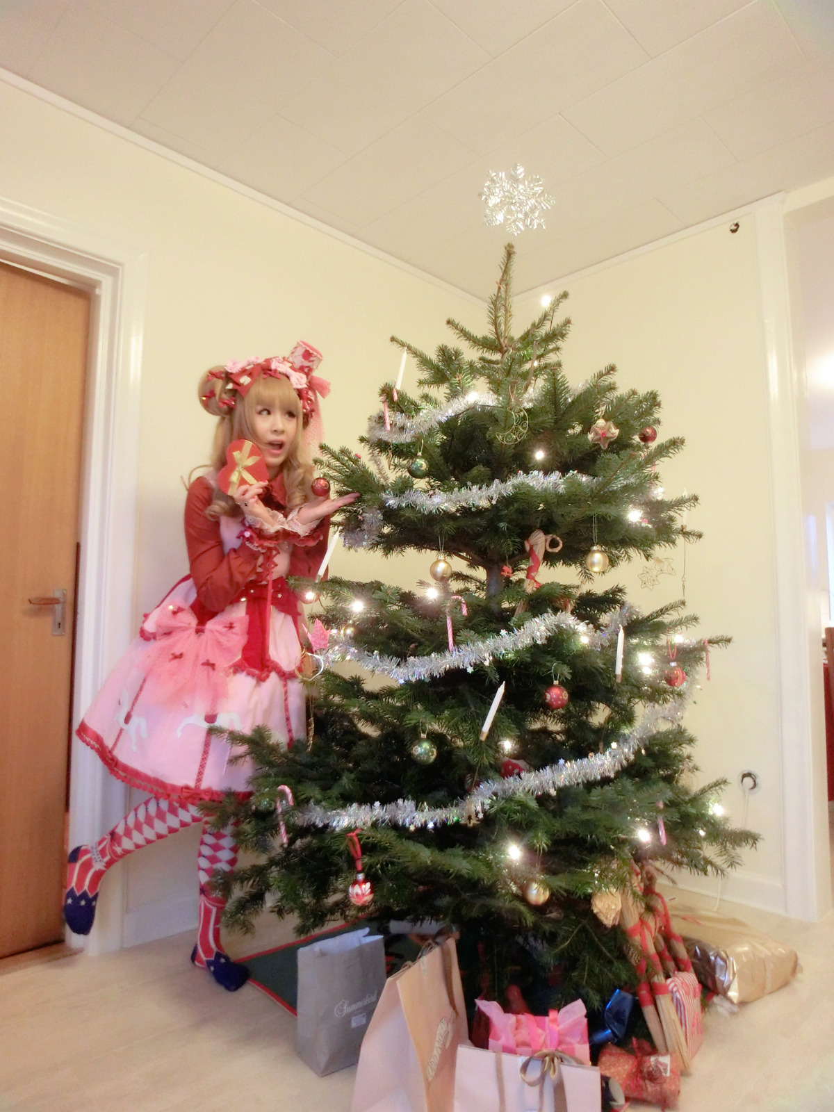 yannmmm:  My Christmas Outfit: Angelic Pretty - Carnival My Lookbook: http://lookbook.nu/look/6951170-Angelic-Pretty-Carnival-Fantasy-Theater-Heart