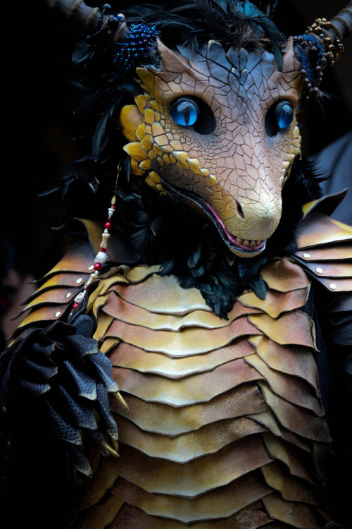 diobrandope:  SO I WENT TO RENFAIR FOR THE FIRST TIME!! and i saw so many furries but this one dragon suiter was …. literally my favorite. If you guys know her name by any chance, tell me!! ( i was too caught up in drooling over her everything to even