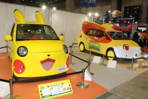 t-jaye:pokemon-global-academy:Pictures from Tokyo Toy show 2014 where Pokemon Car Fennekin Edition w