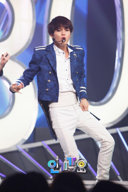 forevershiningshinee:[Official] SBS Inkigayo Official Photos - SHINee ‘Everybody’ Stage 131021 (8P)C