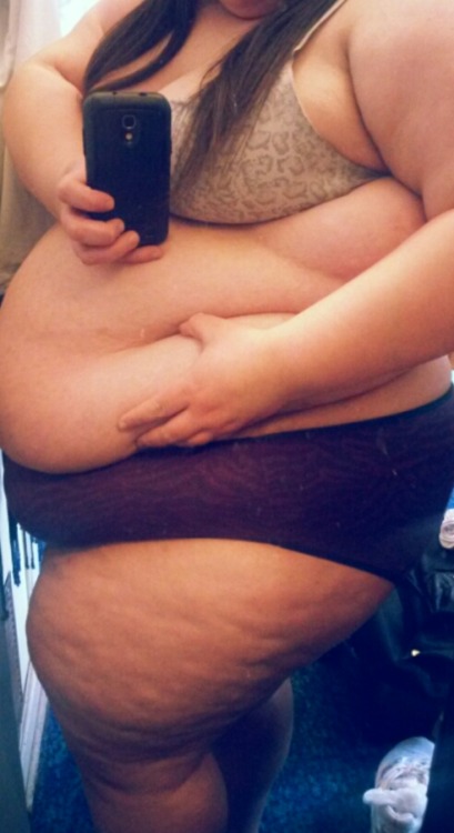 bigcutieaspen:  Playing around with my belly adult photos