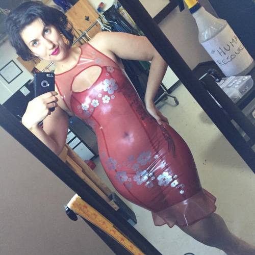 Trying on some outfits for @fetishfactory #fetishfactory So happy this still fits! #latex #sakura #w