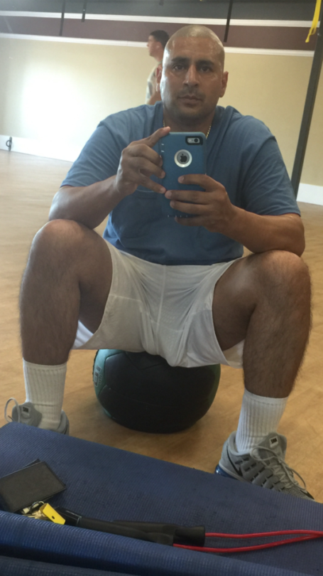 omfgitscholofucker:  At the Gym… 24hrs FitNess
