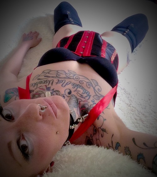 keres-nirvana:I’m a walking talking living dead doll!  Like this Beautyfull Pictures 