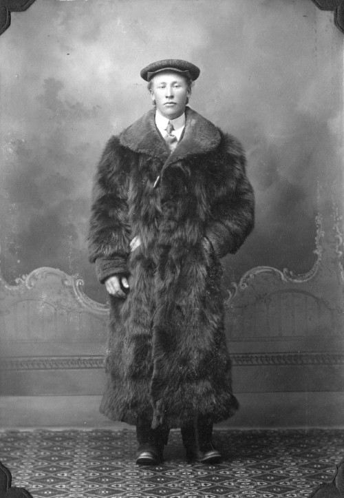 twoseparatecoursesmeet:Long Coat, 1900s