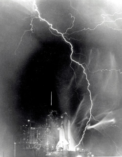 thekhooll:  Houston - We have a Problem ! 30th August 1983: - Lightning over Challenger 