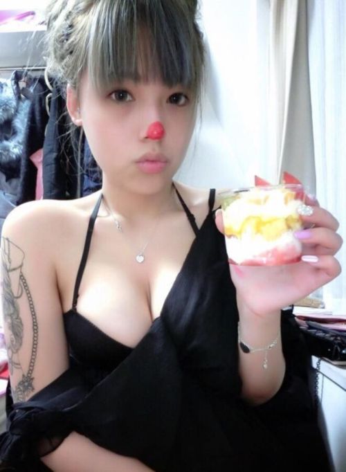 gonemo2015: cameltoehunterzz: Singapore model Greta Lee 正妹