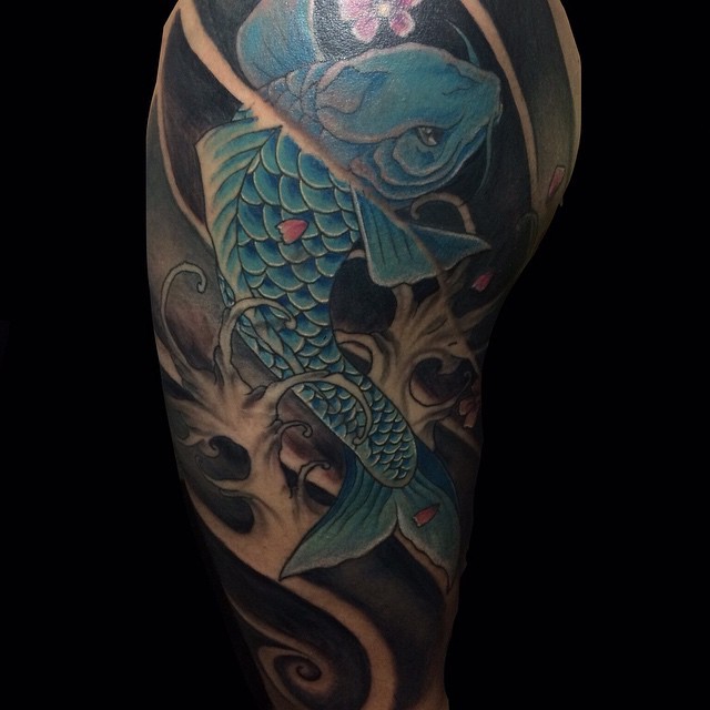 #fish #pez #Tattoo #tatuaje #ink #koi #blue #azul #color #colors #negro #black #olas