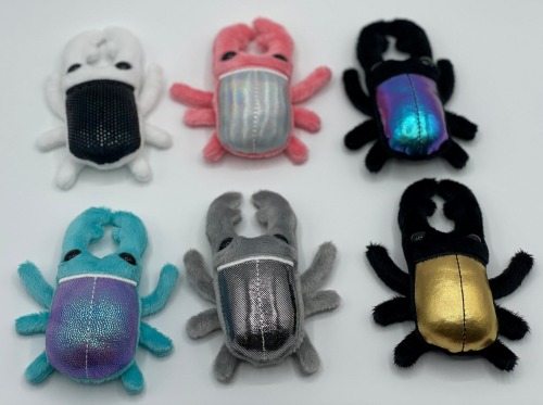 rad-roach:sosuperawesome:Plush BeetlesFrisk Wolfie Customs on EtsyI’ve brought a crab and isopod f