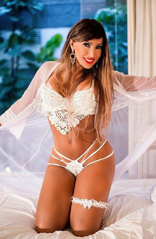 travestis-bonitas:  Isabelli Frazaohttp://www.izabellifrazao.com/
