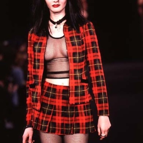 XXX lady-love-guts:  *drools* #pleatedskirt #tartan photo