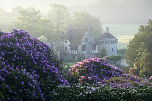 anarchy-of-thought: Scotney Castle in Kent, England
