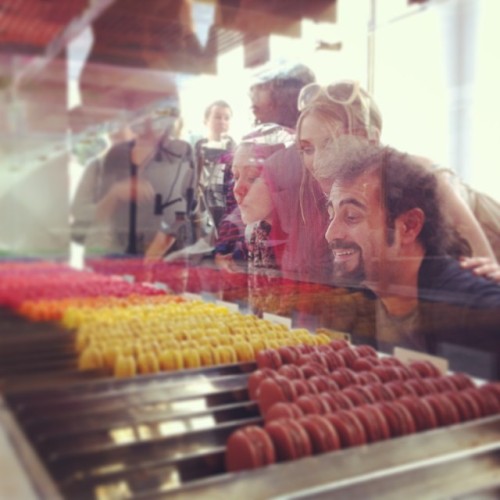 Checking out some colorful macaroons after brunching with @eladarling!
(at Bottega Louie)