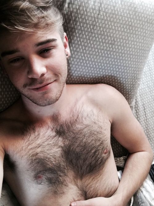 hairyjeans:Young and fresh…