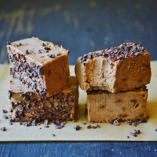 omg-yumtastic:  (Via: pixelmusings.tumblr.com) letscookvegan:  Fudge Nicecream Bars